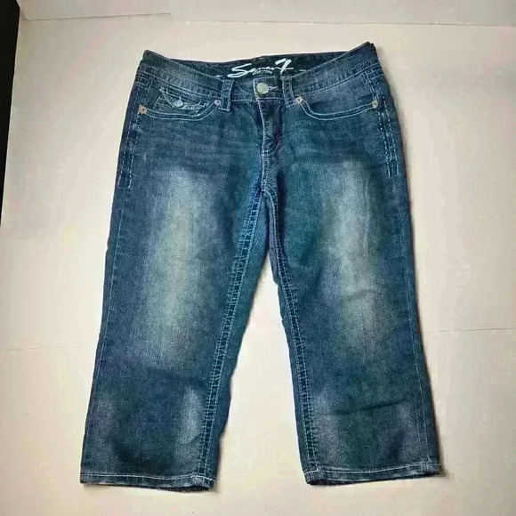 Seven Denim Knee Length Distressed Size 8 Crop - Picture 1 of 10